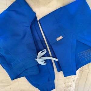 Figs set in Royal Blue